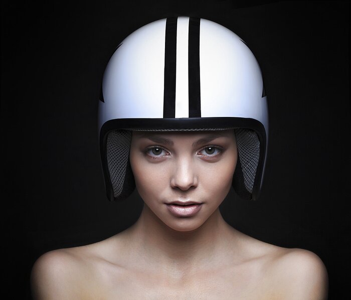 Poster  jeune femme de race blanche