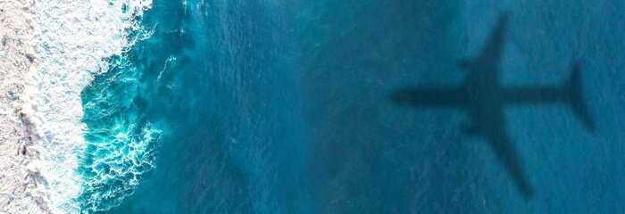 Poster  L'ombre de l'avion au-dessus de l'eau