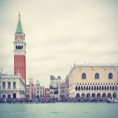 La place Saint-Marc vue de loin