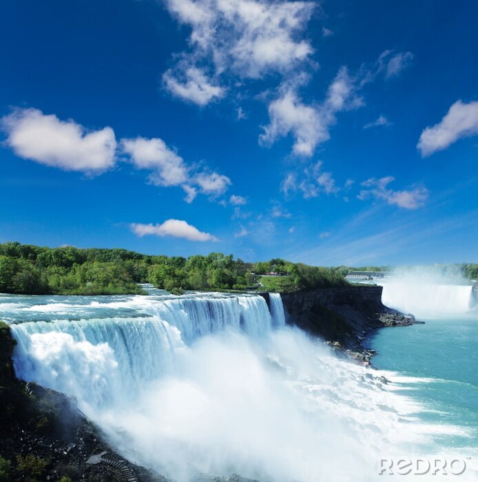 Poster  La rivière Niagara par temps ensoleillé