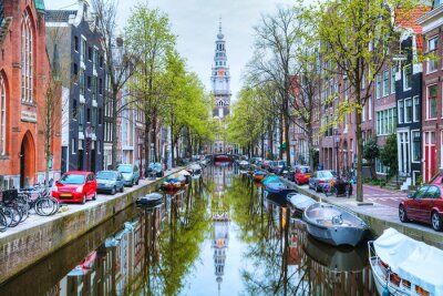 Poster  La ville d'Amsterdam s'amarre à la surface du fleuve