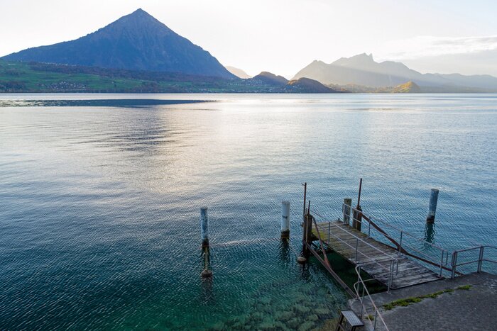 Poster  Lac de montagne et paysage de jetée