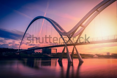 Poster  Le pont anglais contre le ciel pittoresque