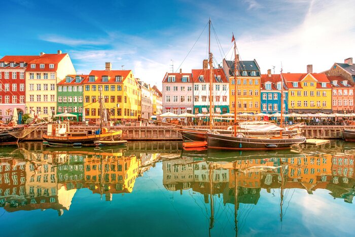 Poster  Les immeubles colorés de Copenhague se reflètent dans l'eau