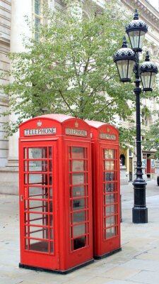 Poster  Londres et cabines téléphoniques dans un lieu public