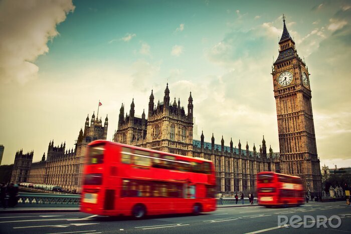 Poster  Londres, Royaume-Uni. Bus rouge dans le mouvement et Big Ben