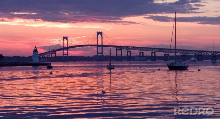 Poster  maison de la lumière et le pont au crépuscule