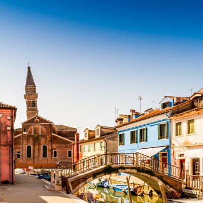 Maisons urbaines colorées à Venise
