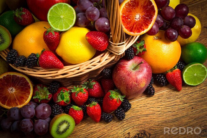 Poster  Mélanger de fruits frais sur osier repérer la