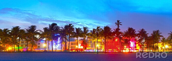 Poster  Miami Beach, hôtels et restaurants de la Floride au coucher du soleil sur Ocean Drive, la destination de renommée mondiale pour sa vie nocturne, beau temps et des plages immaculées