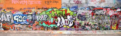 Mur long graffiti