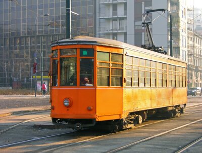 Old tram orange, à Milan, Italie