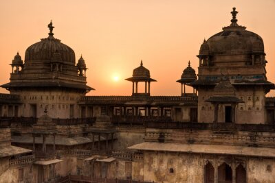 Palaceat coucher du soleil d'Orcha, Inde.