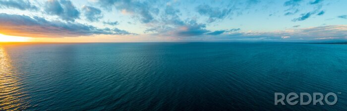 Poster  Panorama de la mer au coucher du soleil