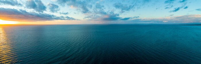Poster  Panorama de la mer au coucher du soleil