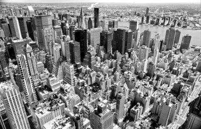Panorama de métropole en noir et blanc