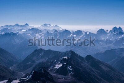 Poster  Panorama de montagnes aux sommets enneigés