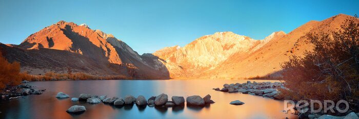 Poster  Panorama de montagnes et de ciel bleu