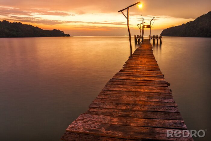 Poster  Passerelle ancienne éclairée