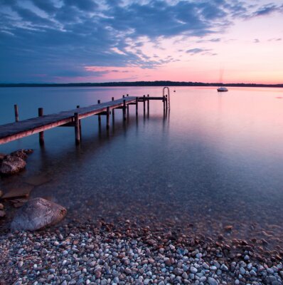 Passerelle plage de cailloux
