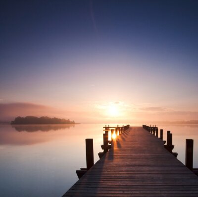 Passerelle surface d'eau lisse