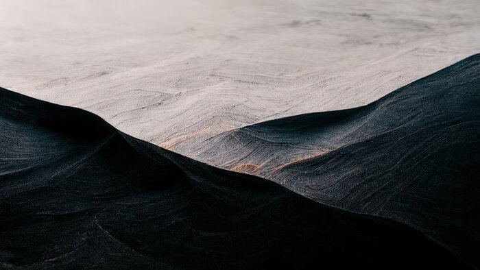 Poster  Paysage abstrait sombre des montagnes