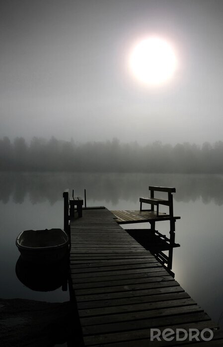 Poster  Paysage d'automne d'un lac brumeux