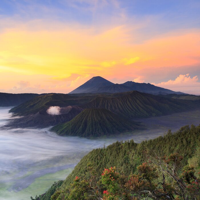 Poster  Paysage de sommets au lever du soleil