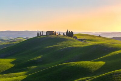 Paysage de Toscane avec des collines vertes