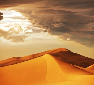 Poster  Paysage désertique avec des nuages