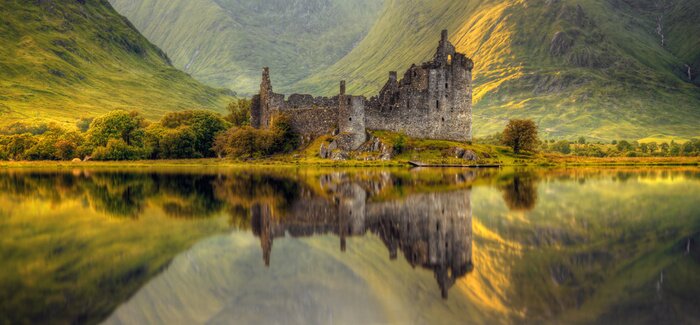 Poster  Paysage verdoyant avec le château de Kilchurn