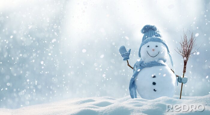 Poster  Petit bonhomme de neige avec un balai et un chapeau