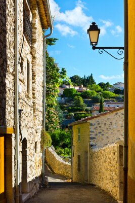 Phare rétro dans une ruelle