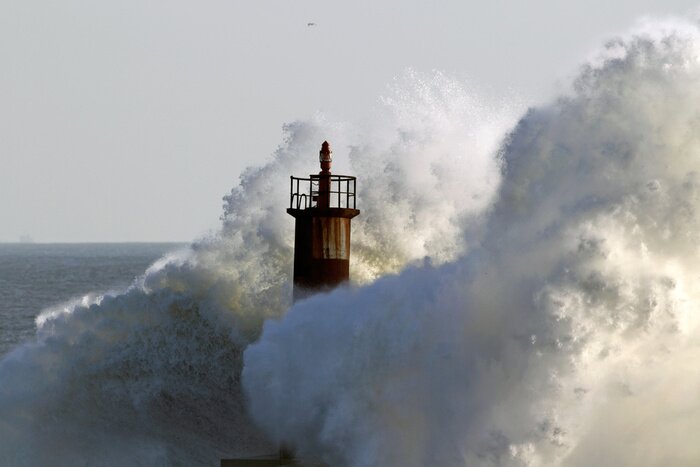 Poster  Phare sous les vagues