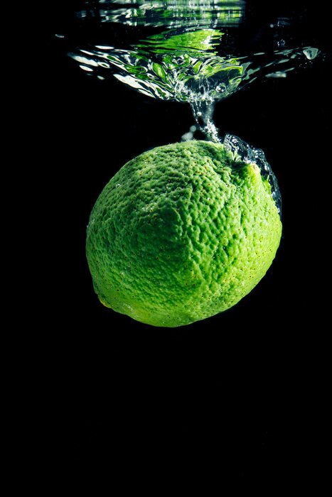 Poster  Photo artistique d'un fruit dans l'eau