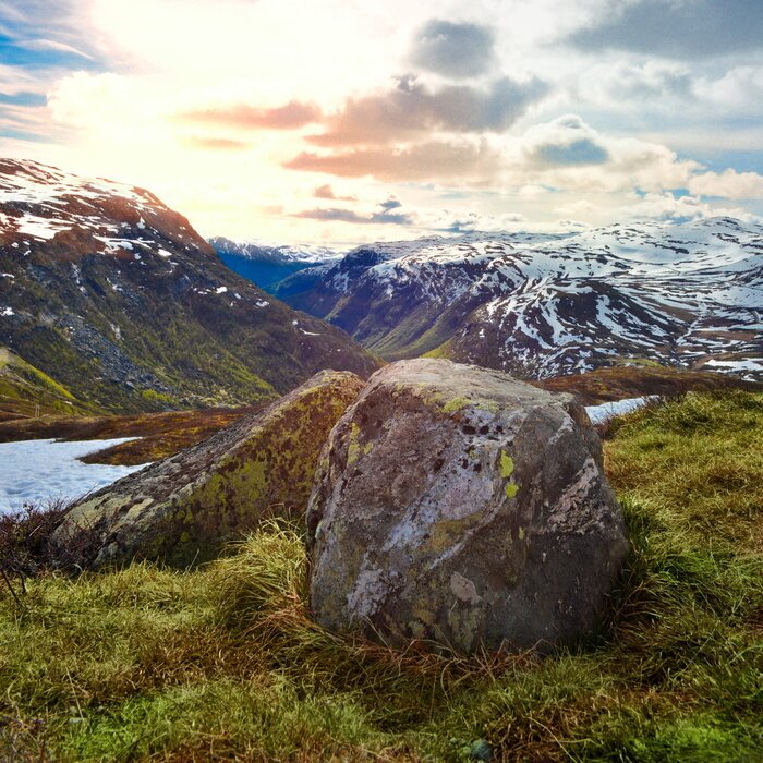 Poster  Pierres sur les sommets des montagnes