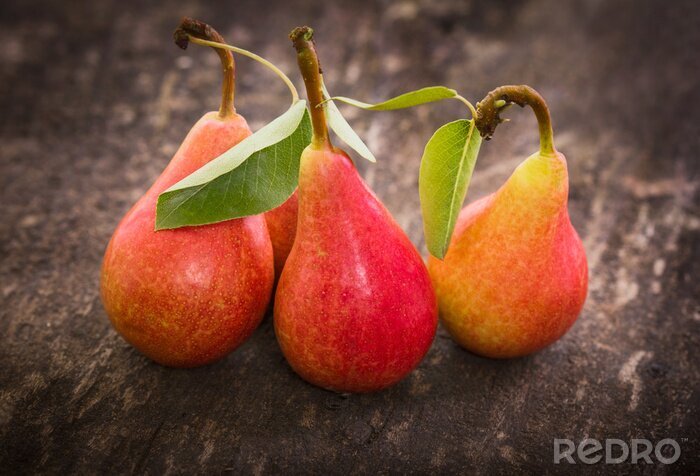 Poster  Poires fraîches sur un plan de travail