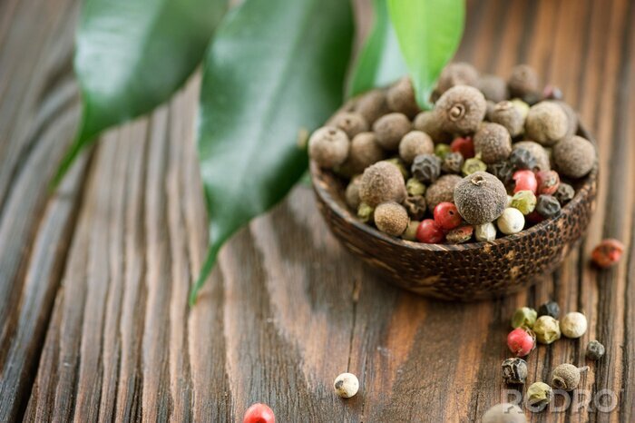 Poster  Poivre coloré dans un bol
