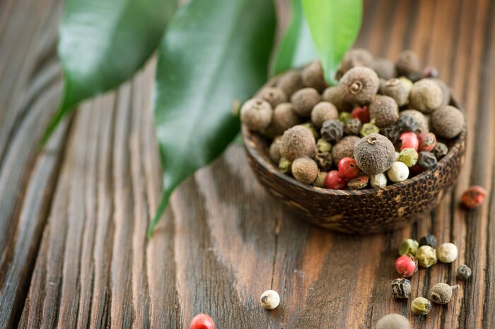 Poster  Poivre coloré dans un bol