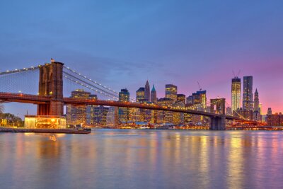 Pont de Brooklyn après le coucher de soleil