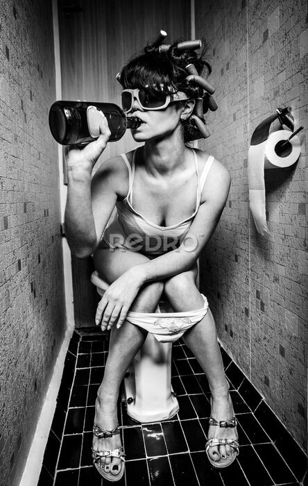 Poster  Portrait de femme sur des toilettes