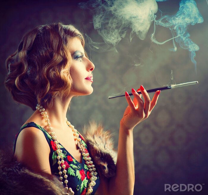 Poster  Portrait rétro d'une femme fumeuse