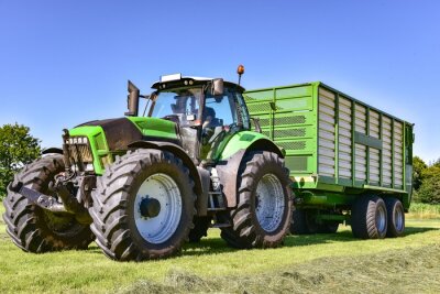 Récolte - Techniques agricoles - rétraction de l'ensilage d'herbe avec tracteur et autochargeuses