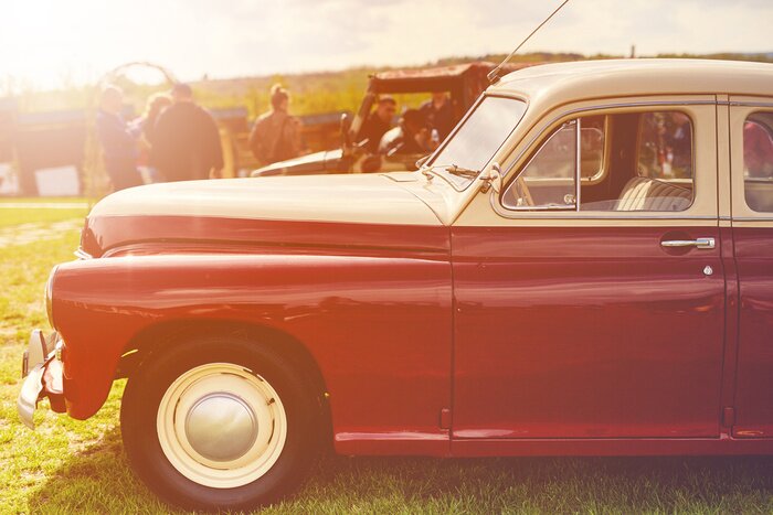 Poster  Retro car garé sur l'herbe