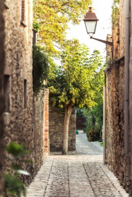 Ruelle étroite et lampadaire