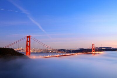 San Francisco et le pont dans le brouillard