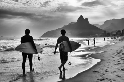 Poster  Scénique, noir, blanc, vue, Rio, Janeiro, Brésil, brésilien, surfeurs, marche, long, rivage, Ipanema, plage