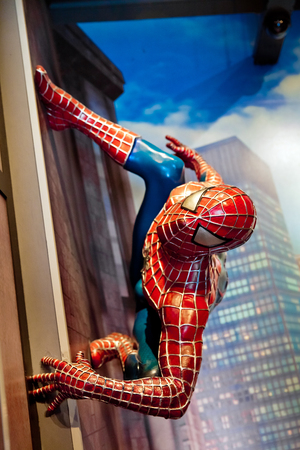Poster  Spider Man sur un mur