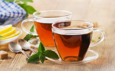 Poster  Tasses de thé avec des feuilles de menthe.