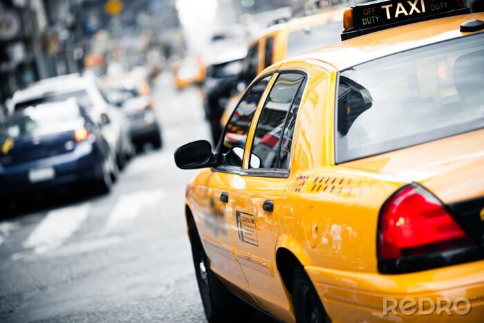 Poster  Taxi luisant dans la rue